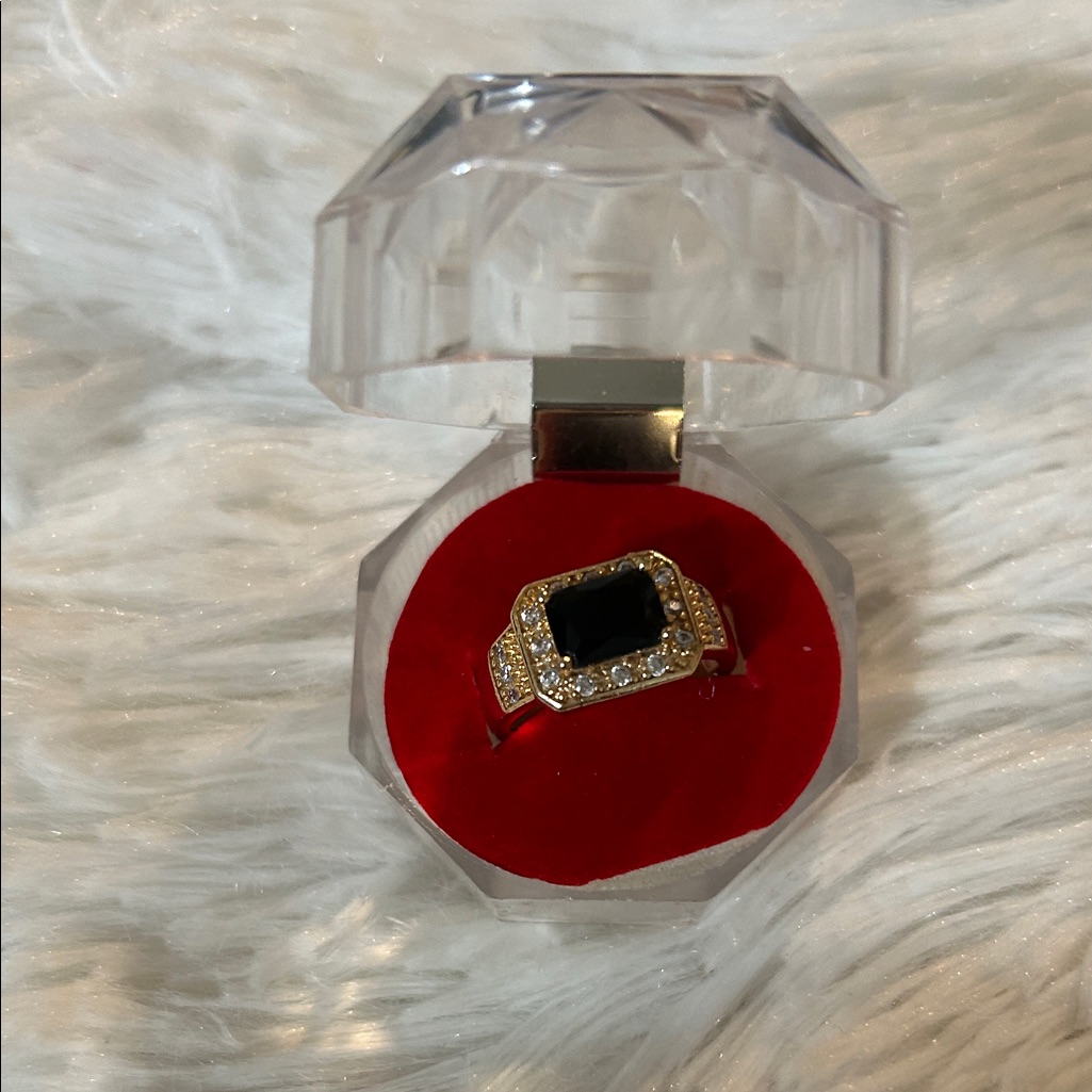Elegant Gold And Black Stone Ring 25$